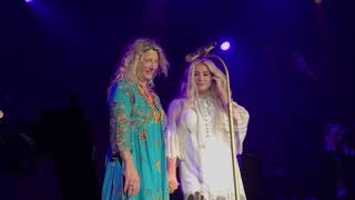 Kesha & her mom Pebe performing Godzilla and emotional speech - Rainbow Tour 2017: Philadelphia