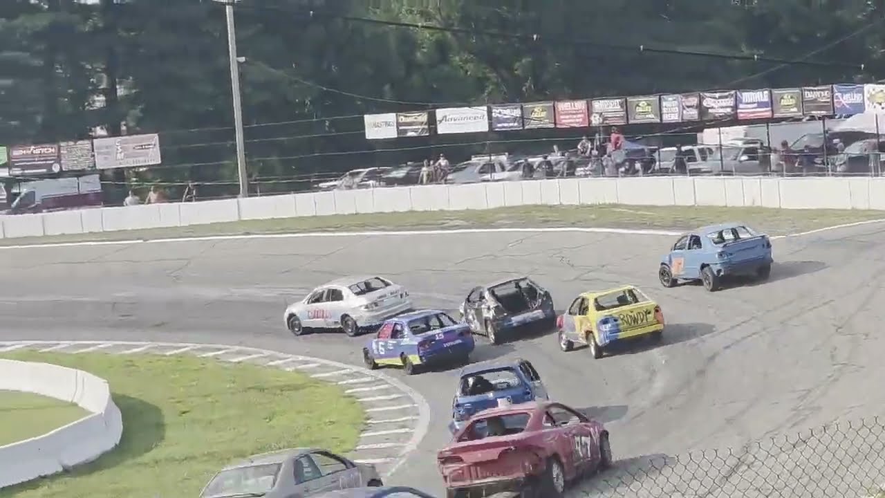 Hudson Speedway 4-Cylinder Enduro Action