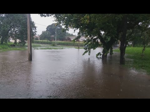 Chuva constante causa pontos de alagamento em Rio Claro