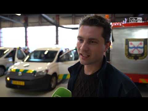 Vrijwilligers Dierenambulance in hun nopjes met nieuwe wagens