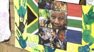 Family gathers as fears grow for &#39;critical&#39; Mandela