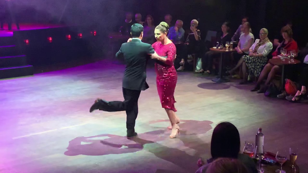 Cristian Correa y Miriam Copello bailan un Tango