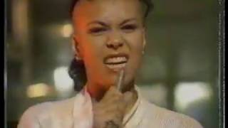 Go Wild In The Country - Bow Wow Wow (Top of the Pops 1982)