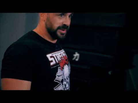 Schafft John Gomez von der Savage Powerlifting Crew die 290 Kilo?