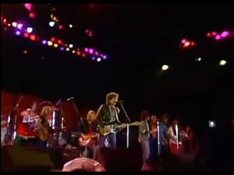 Bob Dylan, Willie Nelson, Tom Petty and The Heartbreakers live "Maggie's Farm".