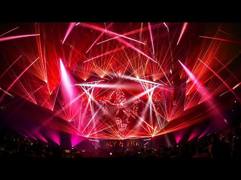 ALY & FILA play '@GiuseppeOttaviani - Till The Sunrise' (Live at Transmission Prague 2017) [4K]