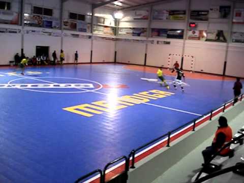 2011-02-05 ARCD Mendiga 13 - 1 Caranguejeira [6º Golo da Mendiga - Bexiga (nº 14)].MPG