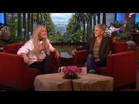 エリー・グールドリングのヘッドスタンド (Ellie Goulding's Headstand)