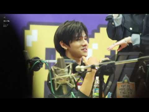 181101 아이돌라디오 사무엘 :: 앉아서 안무 꼬물꼬물💕