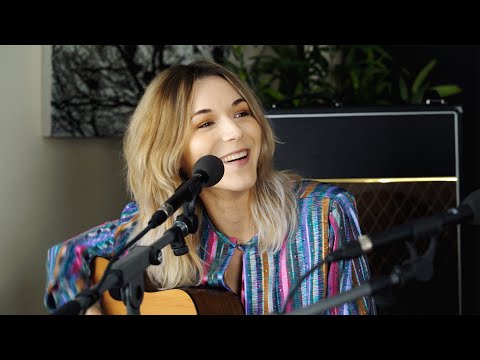 Video thumbnail for Stuck In The Middle With You