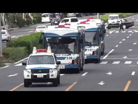 【ド迫力】緊急走行で現場へ急行する機動隊!!