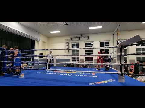 Brayan Bryks 76,5kg Boxclub Redtel rote E. vs. Omar Karkanawi 73 kg SV Post Germania Bautzen blaue E