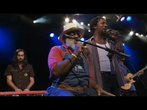 Playing For Change_What's Up_4 Non Blondes+Don't Worry Be Happy_Bobby McFerrin, Live in Canada