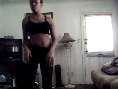 miss pretti dancing to yellow light