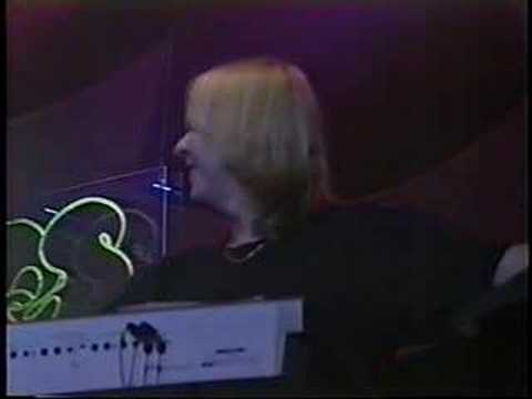 Yes In Camden '02 - "Yours Is No Disgrace" (Part 1)