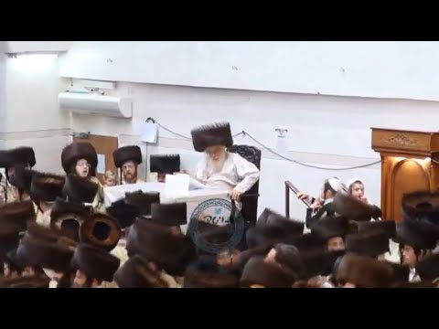 Simchas Beis Hashoeva with Toldos Aheron Rebbe | שמחת בית השואבה בחצה״ק תולדות אהרן