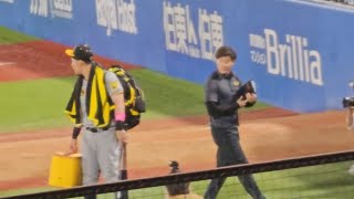 [分享] 佐藤輝明 賽後貌似和記者吵起來