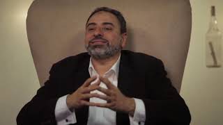 صورة شاب يسأل: هل أتعامل مع القرآن بعقلي أم بقلبي؟