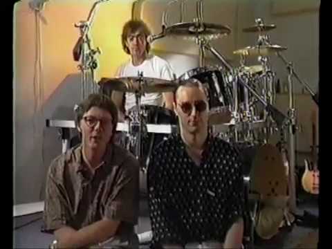 R.E.M. 1991-08 - 'RTR Countdown', TVNZ, NZ (Mills, Buck & Berry introduce ‘Near Wild Heaven’)