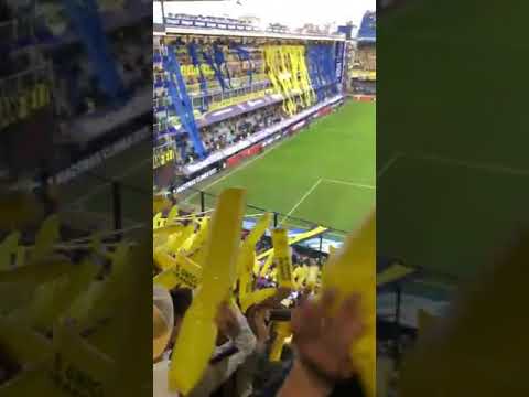 "Soy del Barrio de la Boca y siempre te voy a seguir..." Barra: La 12 &bull; Club: Boca Juniors &bull; País: Argentina