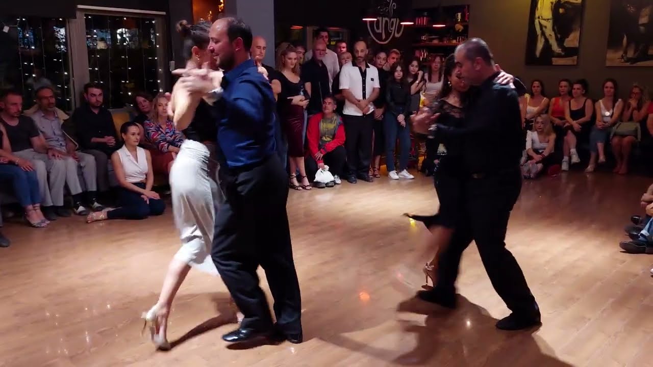 Elpida Gallou, Selin Topdağı, Mert Mert, Özgür Özkaya / Yo No Sé Que Me Han Hecho Tus Ojos