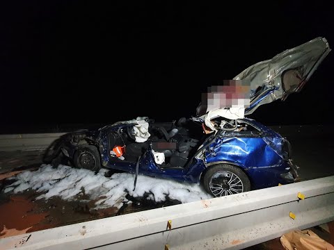 Horror-Crash auf A11 in Joachimsthal! Zwei Tote bei Joachimsthal - Pkw flog in den Gegenverkehr