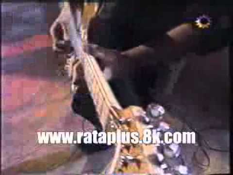 Walter Giardino en Ese Amigo Del Alma de Lito Vitale, tocando Líbranos del Mal. 1999 - Canal 13, Bu