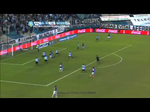 Pérez García sacó un fuerte zurdazo que dio en el travesaño