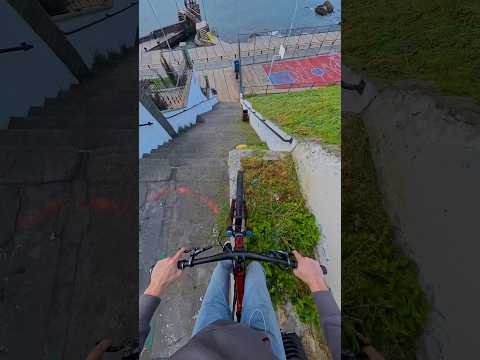 Dimdik Merdivene Uçarak Girmek 👀