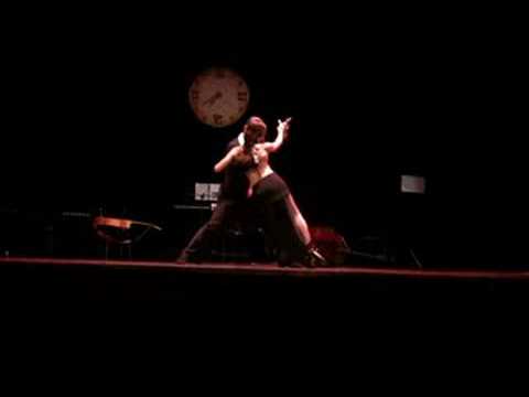 Cecilia Berra  and  Horacio Godoy  are  dancing  to  the  tango  "  Mi Buenos Aires Querido  "