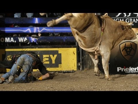 Mr. Bull throws Silvano Alves in 2.71 seconds (PBR)