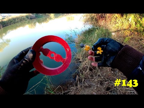 Pescuit cu porumb în râu || Vânătoarea crapului cu undița cu cerc || Pescuit cu cârlig de mână