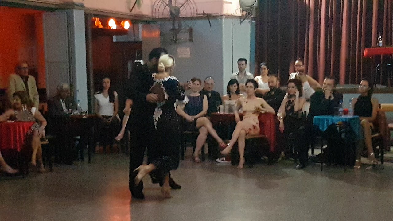 ALEJANDRA MANTIÑAN y LEANDRO GOMEZ en Viva La Pepa Milonga 2019 (3/4)