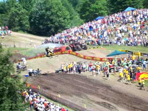 World Record Snowmobile Jump (160 Feet)