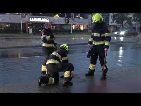 Brandweer beverwijk oost ingezet voor wateroverlast Paralelweg in Beverwijk 27-6-2021