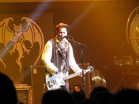 The Hollywood Vampires- I got a line on you