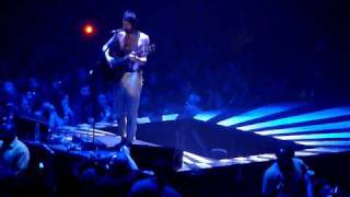 Biffy Clyro - Folding Stars (Simon Neil solo acoustic) at Wembley Arena.