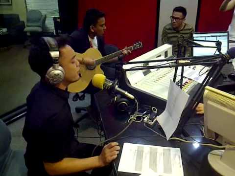 UFM 94.7 Ichsan Akbar - Set Fire To The Rain Cover