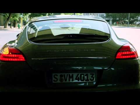 World Premiere: The new Porsche Panamera S Hybrid.