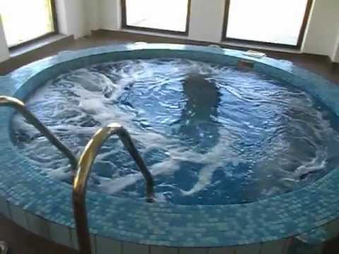 Jacuzzi si piscina interioara Puflene Resort - Cazare in Delta