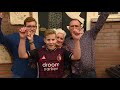 Jarige Djaimy (13) bezorgde tekeningen aan eenzame ouderen, nu verdient hij zelf een kaartje