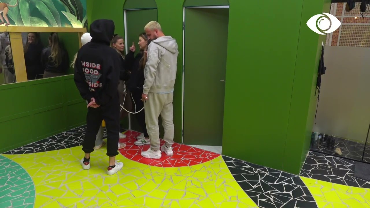 Momente gazmore/ Grupi i Ermionës shkon në tualet