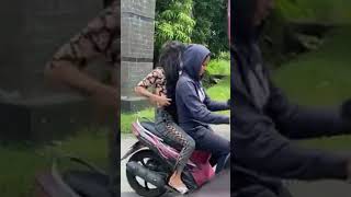 Download lagu Cewek Berantem Di Jalan, mp3 Download lagu Cewek Berantem Di Jalan, mp3