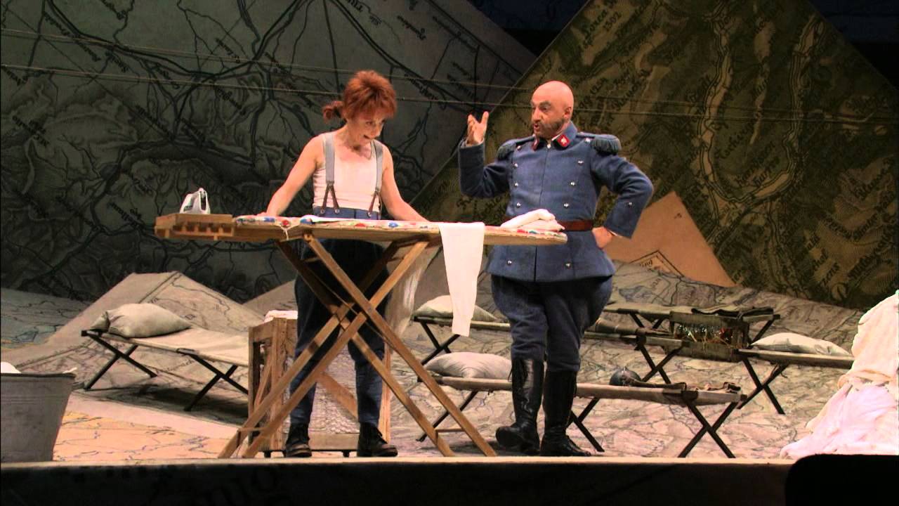 La Fille du Régiment: "Au bruit de la guerre" -- Natalie Dessay & Alessandro Corbelli (Met Opera)