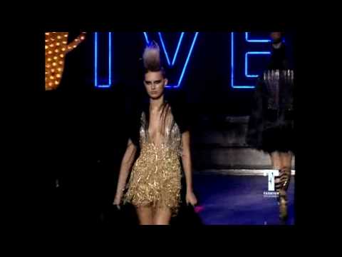 Givenchy Fall/Winter 2002 Haute Couture