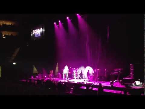 NEYO signs new artist Sonna Rele