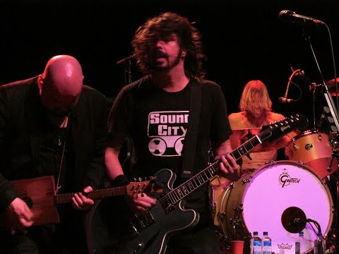 Sound City Players with Taylor Hawkins (RIP), Alain Johannes & David Grohl -  Hangin Tree (QOTSA)