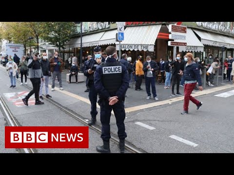 法國 "恐怖襲擊 "中三人被刺身亡 - BBC News (Three stabbed to death in France 'terror attack' - BBC News)