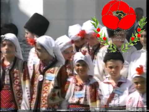 38  PERSONALITATI SI FIII SATULUI CINSTESC EROII 2002