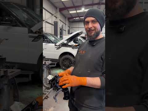 Land Rover Discovery Sport in for a chain and thermostat housing 🦾